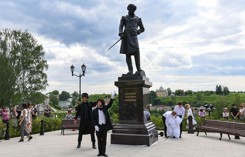 В Старице Тверской области открыли памятник Александру Пушкину