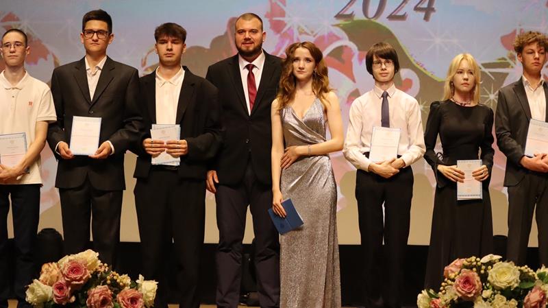 Депутат  Кирилл Николаев поздравил выпускников академической гимназии Тверского госуниверситета 
